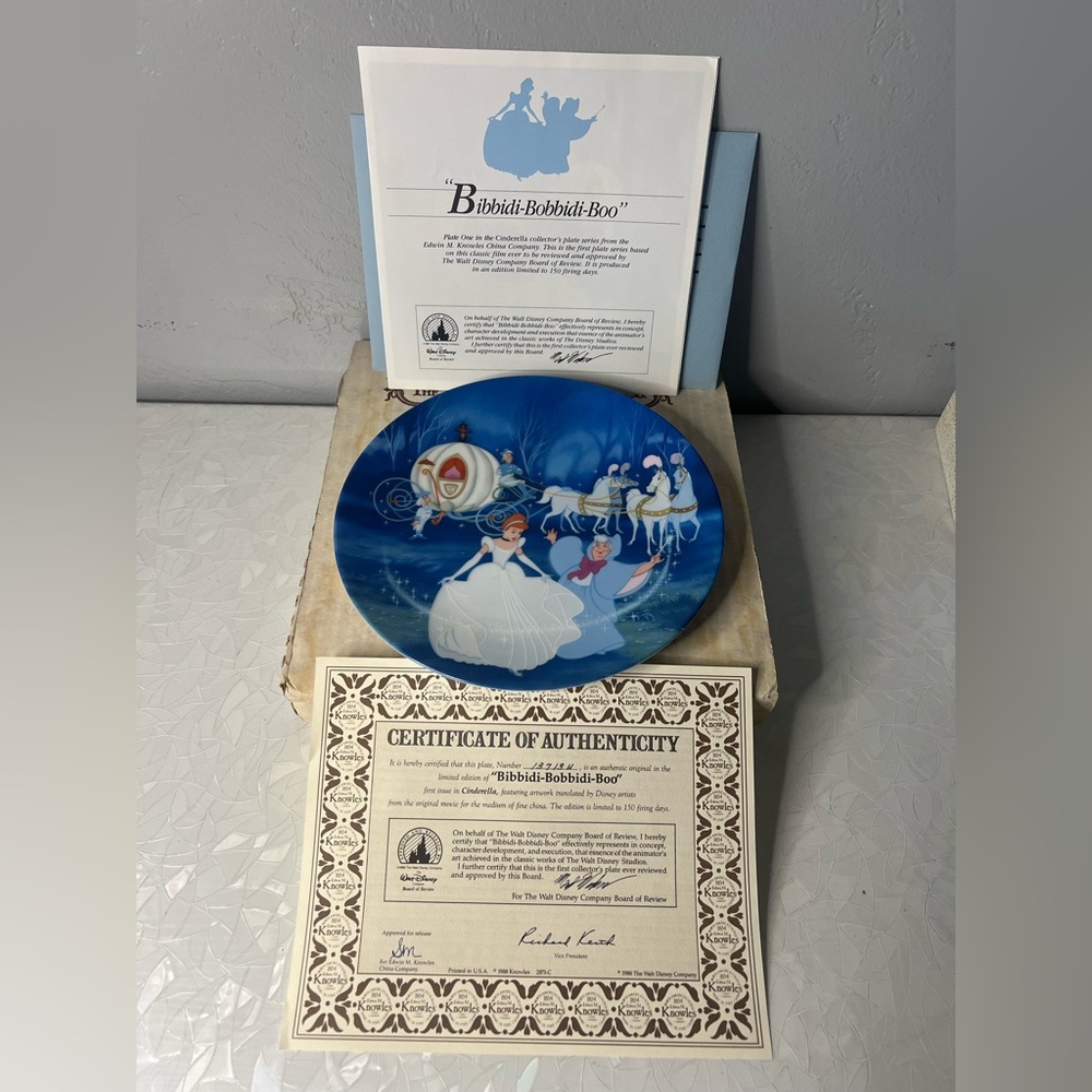 KNOWLES DISNEY PRINCESS
CINDERELLA Bibbidi-Bobbidi-Boo
COLLECTOR PLATE 1988